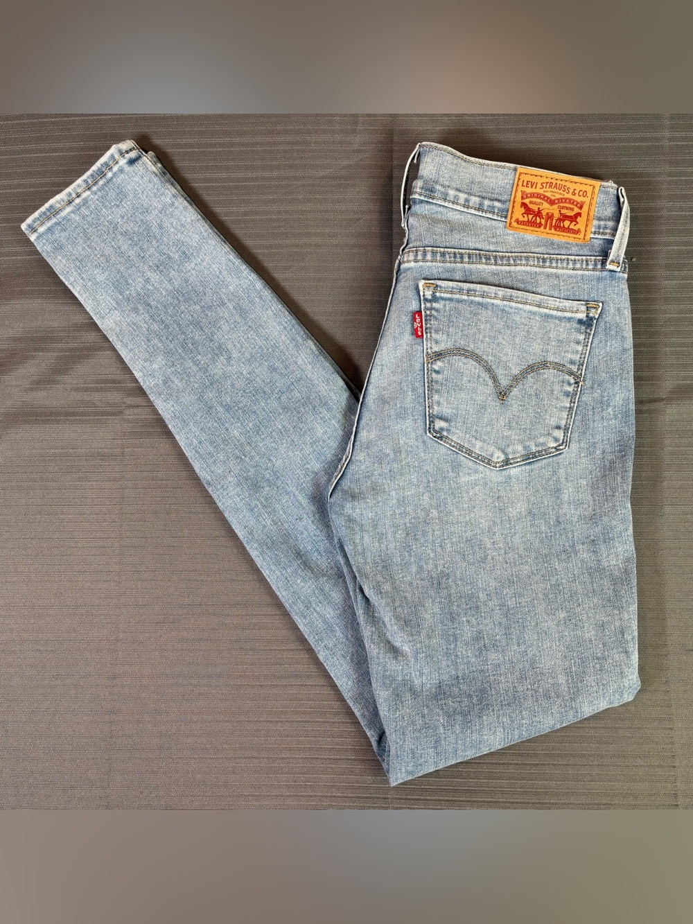 Levi’s 710 Super Skinny Jeans Women’s W27 Distressed Light Wash Stretch Denim